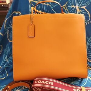 Coach Papaya Cashin Carry 32